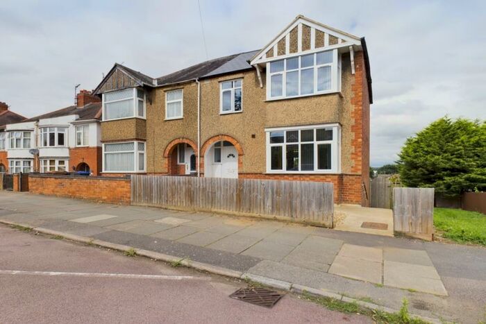 6 Bedroom Semi-Detached House To Rent In Rothersthorpe Road, Northampton, NN4