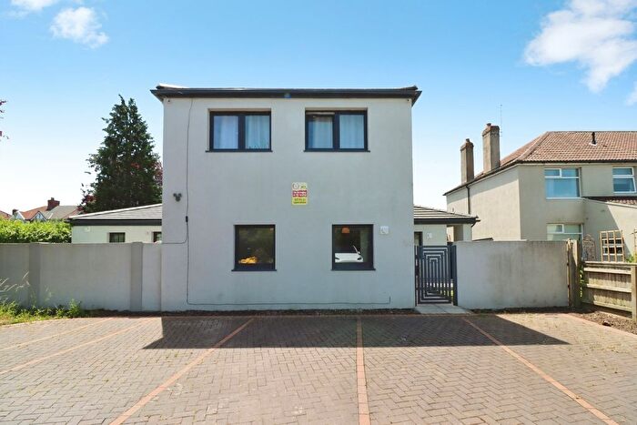 1 Bedroom Flat For Sale In Lodge Causeway, Bristol, Somerset, BS16
