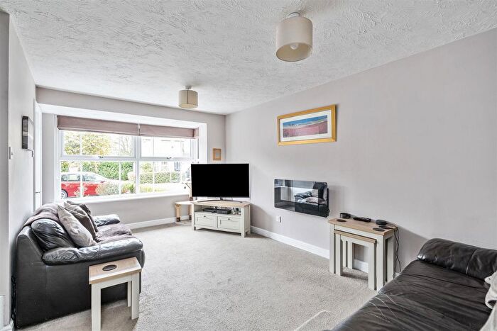 3 Bedroom Semi-Detached House For Sale In Winster Avenue, Dorridge, Solihull, B93