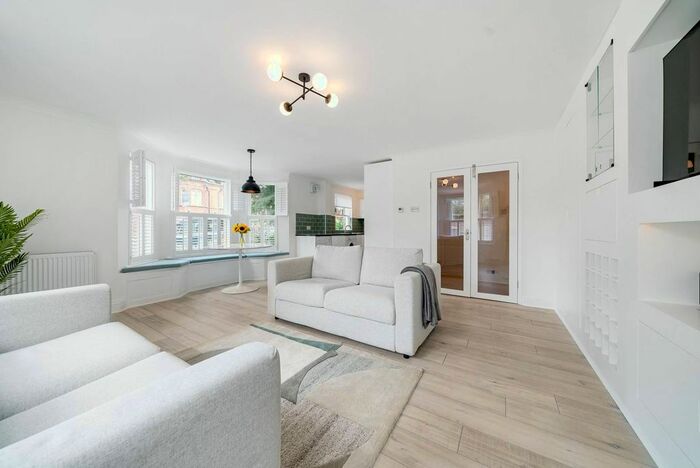 1 Bedroom Flat To Rent In Trinity Road, Wandsworth, London, SW18