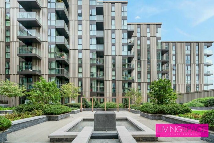 2 Bedroom Flat To Rent In Hartington Court, London, N4