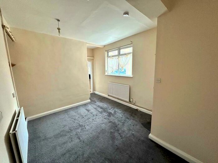 Studio To Rent In Kingsley Street, Dudley, DY2