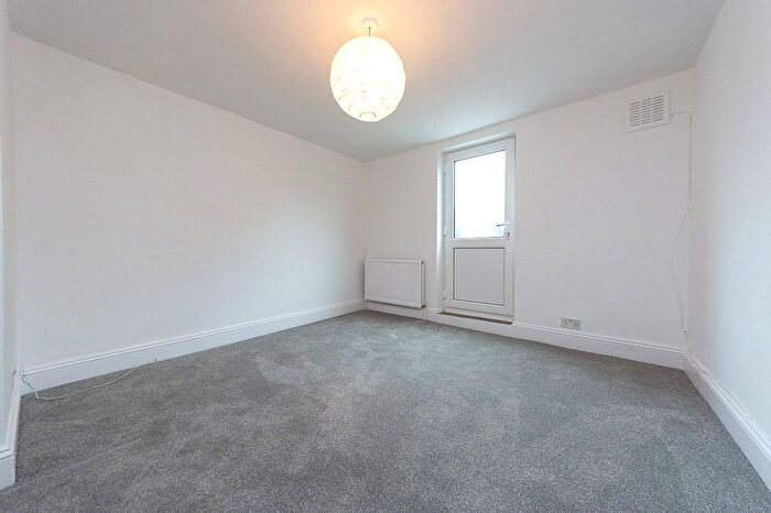 1 Bedroom Flat For Sale In Madeira Road, London, SW16