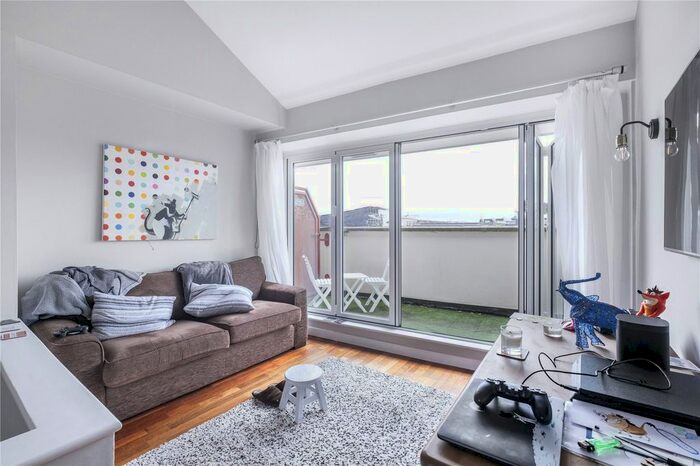 2 Bedroom Flat To Rent In Gainsford Street, London, SE1