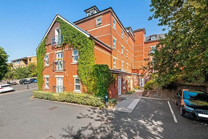 2 Bedroom Apartment For Sale In Croydon Road, Caterham, CR3