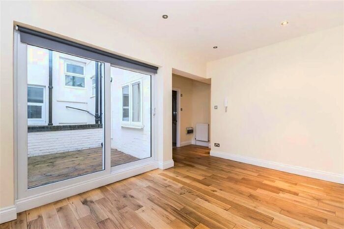 1 Bedroom Flat To Rent In Wardour Mews, London, W1F