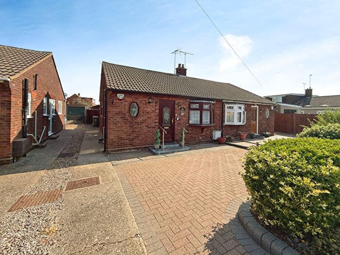 2 Bedroom Semi-Detached Bungalow For Sale In Monks Haven, Stanford-Le-Hope, SS17