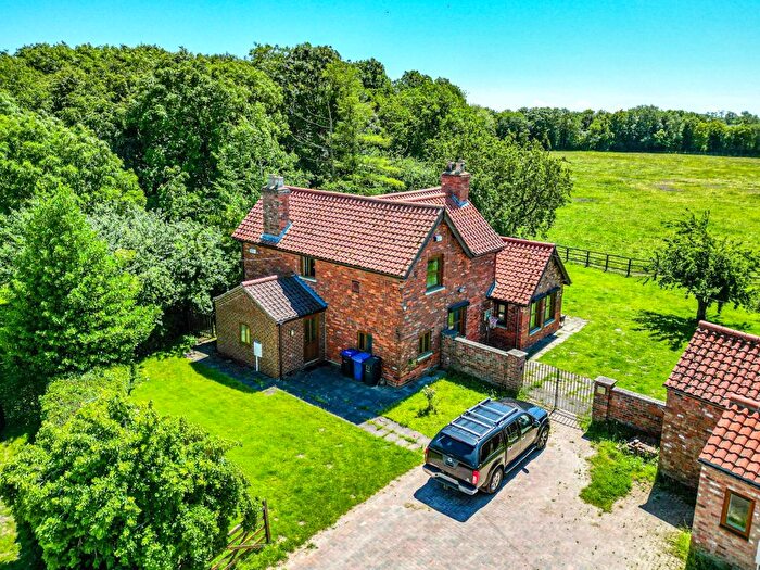 3 Bedroom Equestrian Property For Sale In North End Lane, South Kelsey, Market Rasen, Lincolnshire, LN7