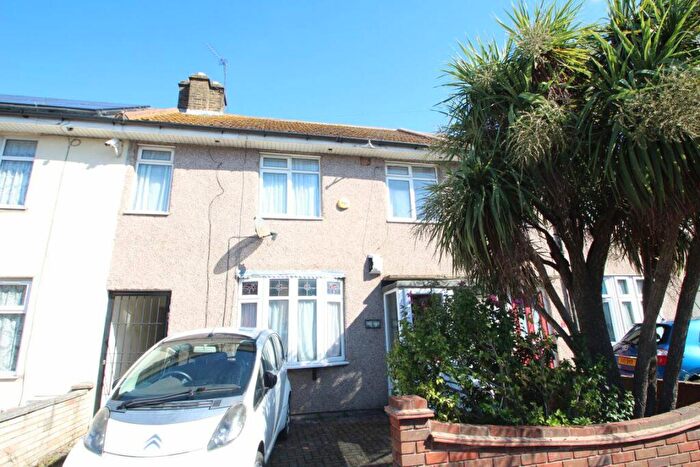 3 Bedroom House To Rent In Mayesbrook Road, Goodmayes, IG3