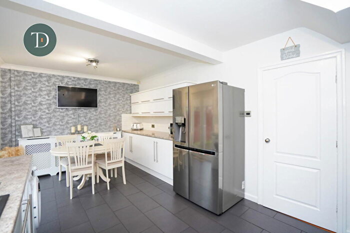 3 Bedroom Semi-Detached House For Sale In Walnut Grove, Whitby, Cheshire, CH66