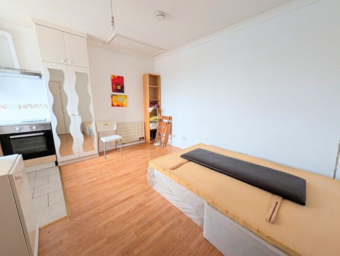 Studio To Rent In North End Road, Golders Green, NW11