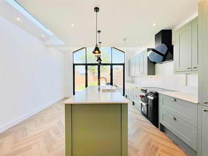 4 Bedroom Property To Rent In Aubrey Road, London, E17