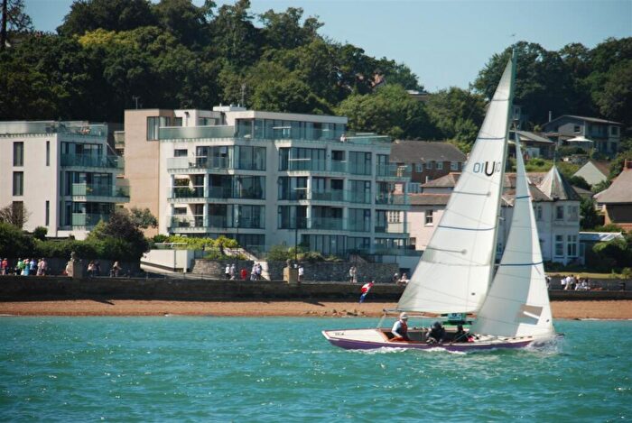 2 Bedroom Apartment For Sale In Cowes, Isle Of Wight, PO31