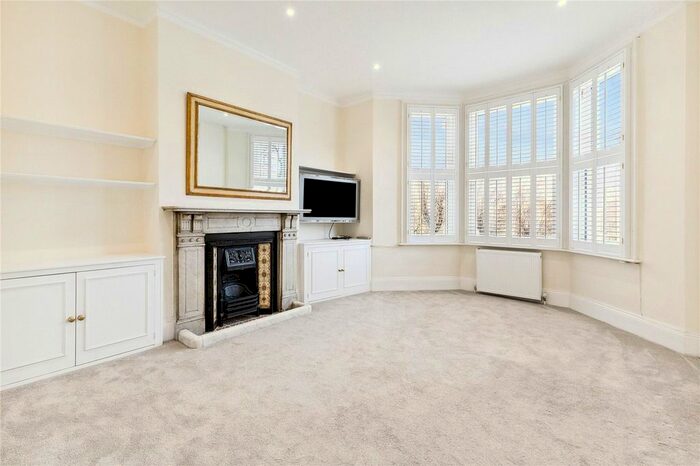 2 Bedroom Flat To Rent In Wandsworth Common West Side, Wandsworth, SW18