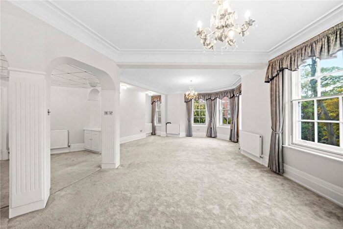 3 Bedroom Flat To Rent In Grove Court, Grove End Road, NW8