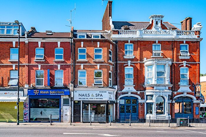 3 Bedroom Flat To Rent In Green Lanes, Harringay, London, N4