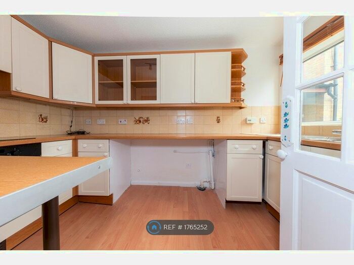 2 Bedroom End Of Terrace House To Rent In Copperfields, Luton, LU4