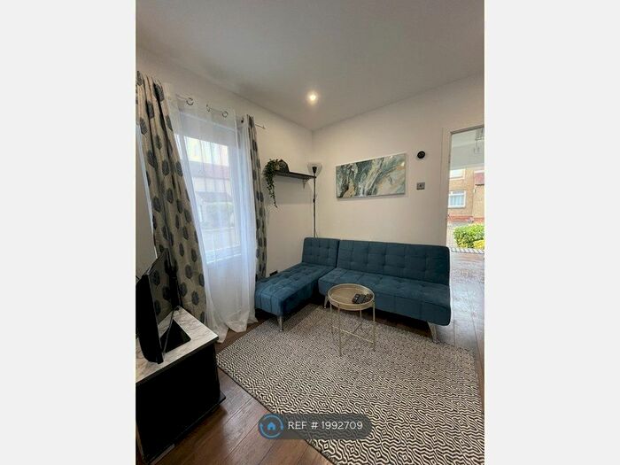 2 Bedroom Bungalow To Rent In South Gyle Mains, Edinburgh, EH12