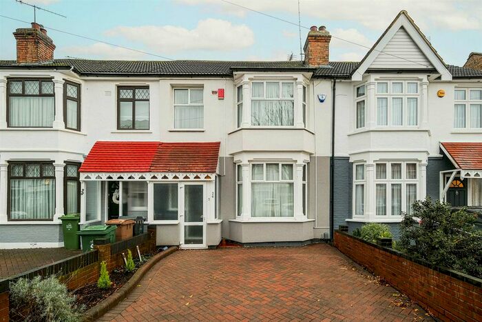 3 Bedroom Terraced House To Rent In Middleton Avenue, Chingford, E4