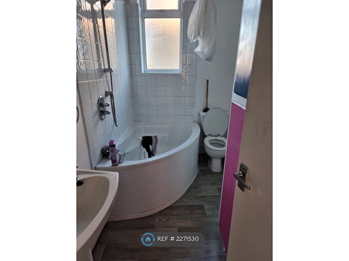 4 Bedroom End Of Terrace House To Rent In Bowling Hall Road, Bradford, BD4