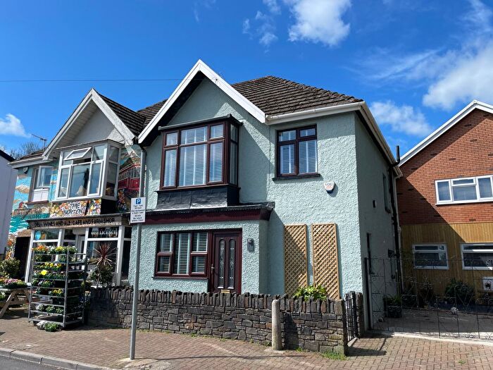 4 Bedroom Semi-Detached House To Rent In West Cross Ave, Swansea, SA3