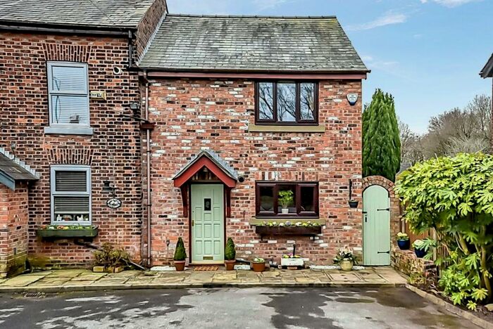 3 Bedroom Semi-Detached House To Rent In Wythenshawe Road, M23