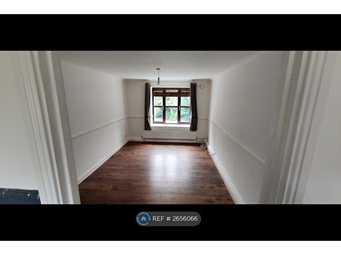 1 Bedroom Flat To Rent In Maple Leaf Close, Biggin Hill, Westerham, TN16