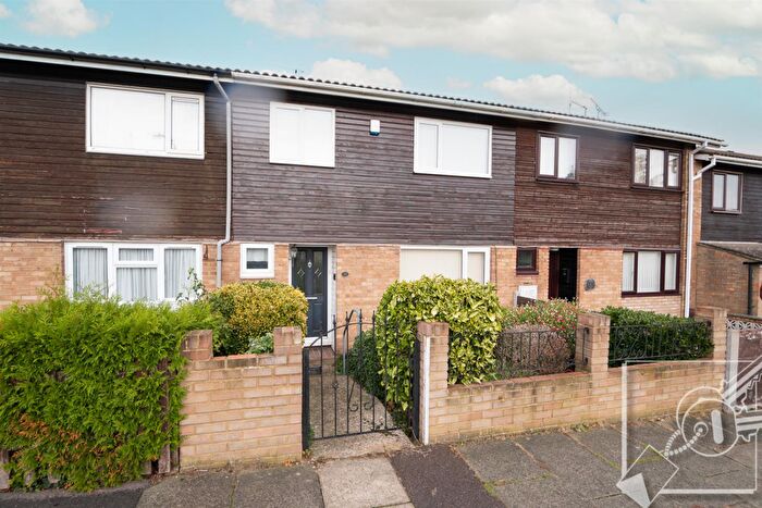 3 Bedroom House For Sale In Vanquisher Walk, Gravesend, DA12