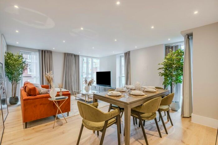 3 Bedroom Apartment To Rent In Baker Street, Marylebone, London, NW1