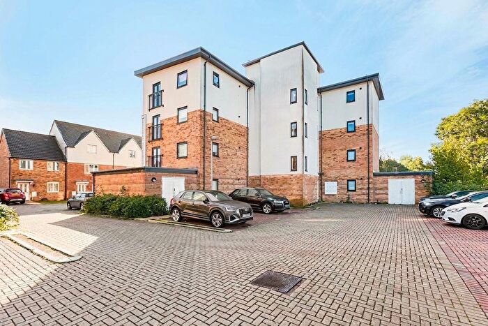2 Bedroom Flat To Rent In Sovereign Place, Hatfield, AL9