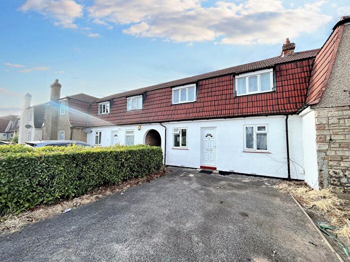 3 Bedroom Terraced House To Rent In Elliman Avenue, Slough, SL2