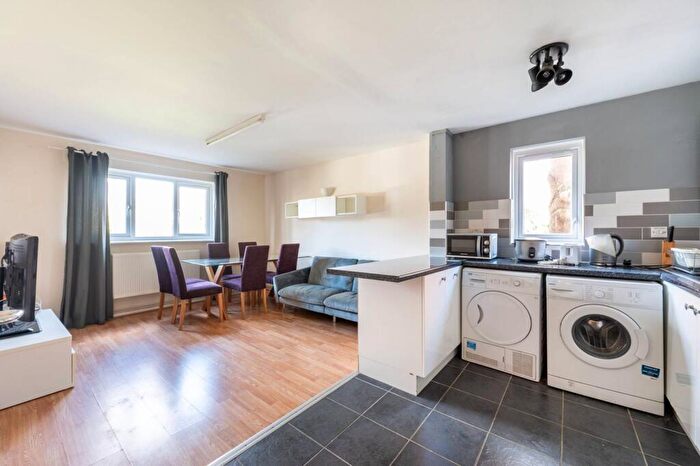 1 Bedroom Flat For Sale In Wrentham Avenue, Queen's Park, London, NW10