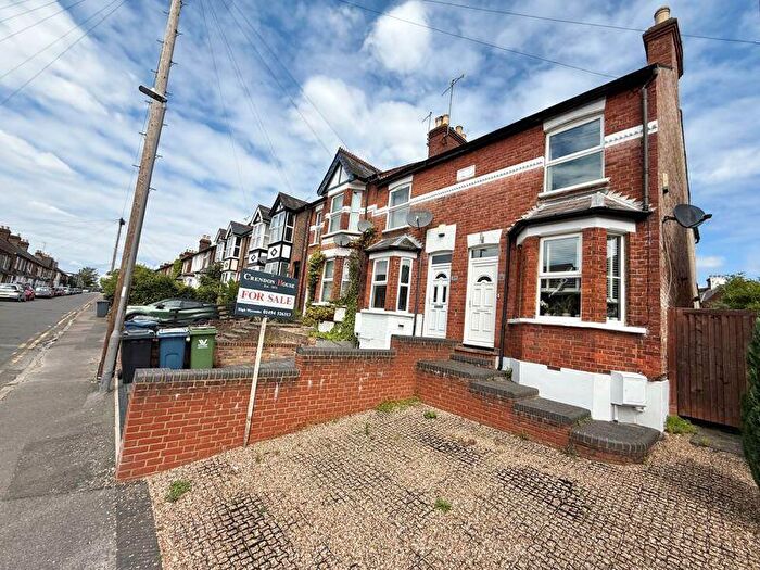 3 Bedroom End Of Terrace House For Sale In Gordon Road, High Wycombe, HP13