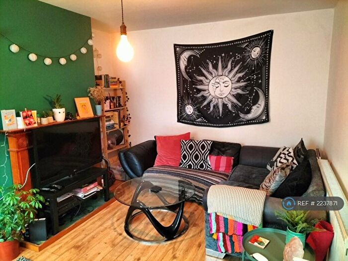 1 Bedroom Terraced House To Rent In Aviary Row, Leeds, LS12