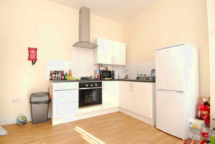 2 Bedroom Flat To Rent In Seaton Avenue Flat, Plymouth, PL4