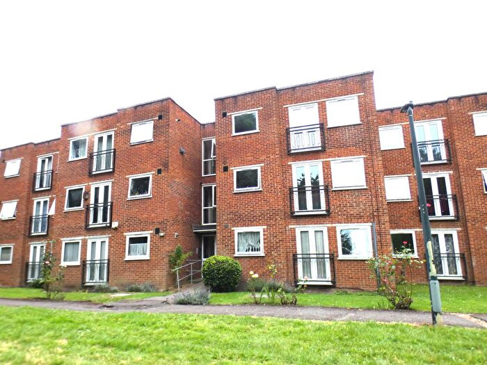 2 Bedroom Flat To Rent In Crown Walk, Wembley, HA9