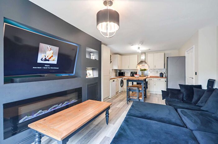 2 Bedroom Flat For Sale In Cheshunt, Cheshunt, EN8