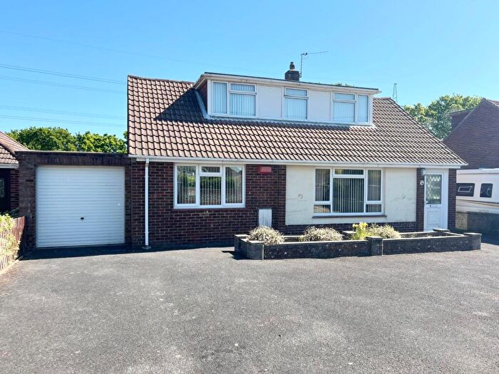 4 Bedroom Chalet For Sale In Newlands Copse, Blackfield, Southampton, Hampshire, SO45