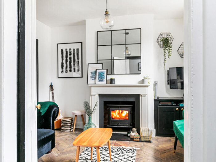 2 Bedroom Terraced House For Sale In George Street, Kingsclere, RG20