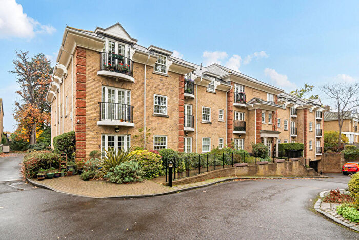 2 Bedroom Flat For Sale In Oatlands Avenue, Weybridge, KT13