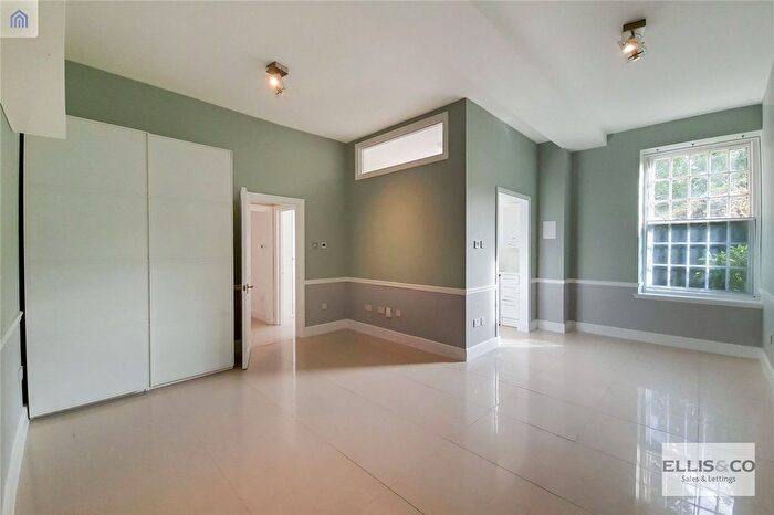 2 Bedroom Flat To Rent In West Park Road, Southall, UB2