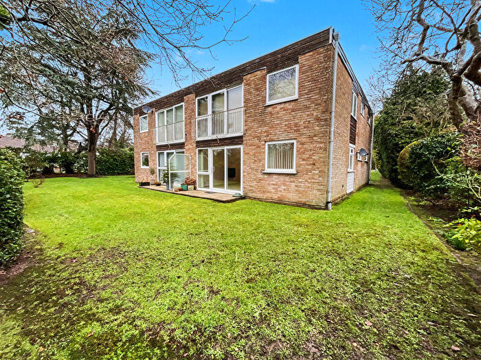 2 Bedroom Flat To Rent In Christchurch, BH23