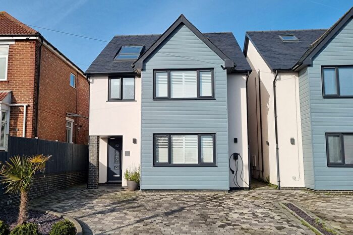 4 Bedroom Detached House For Sale In Drayton, Hampshire, PO6