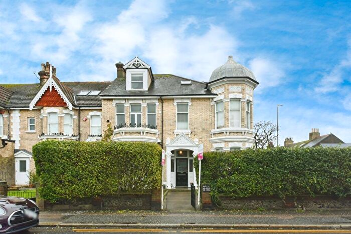1 Bedroom Flat For Sale In Station Road, Portslade, Brighton, BN41