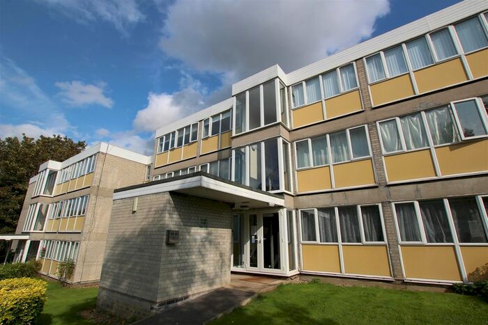 2 Bedroom Property To Rent In Cameron Close, Warley, Brentwood, CM14