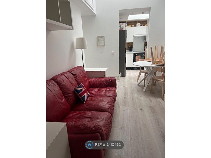 4 Bedroom Flat To Rent In Lingfield Avenue, Kingston Upon Thames, KT1