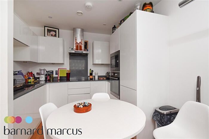 2 Bedroom Flat To Rent In Malt House Court, High Street, Brentford, TW8