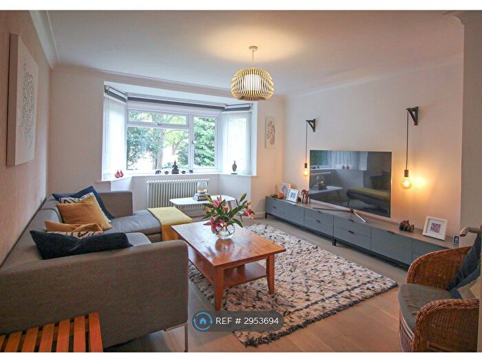 2 Bedroom Flat To Rent In Cranes Park, Surrey, KT5