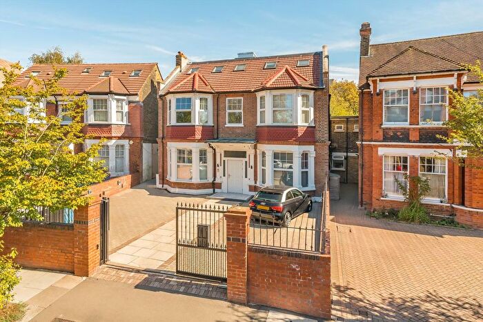 2 Bedroom Flat For Sale In Inglis Road, Ealing, W5