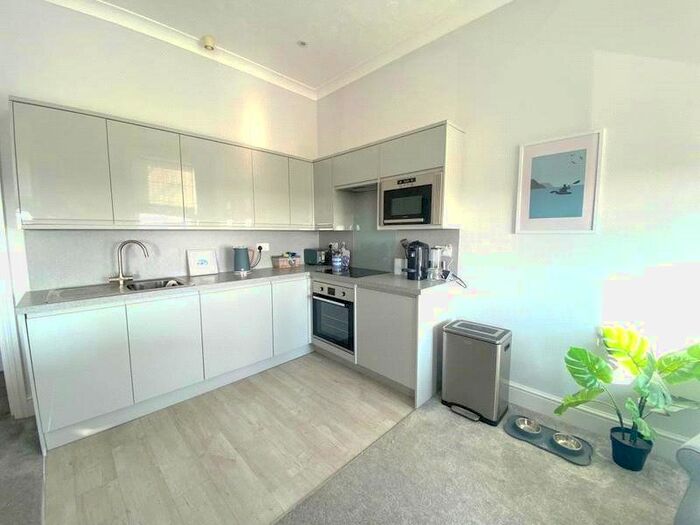 1 Bedroom Flat To Rent In South Terrace, Littlehampton, West Sussex, BN17